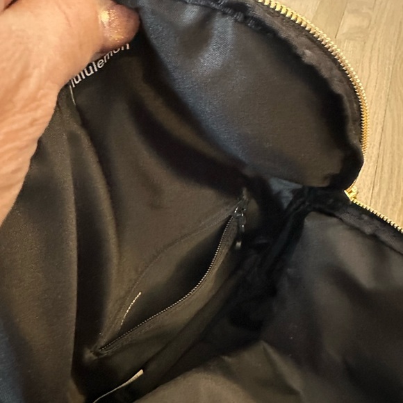 Lululemon Black 5L All night festival crossbody bag - Picture 7 of 8